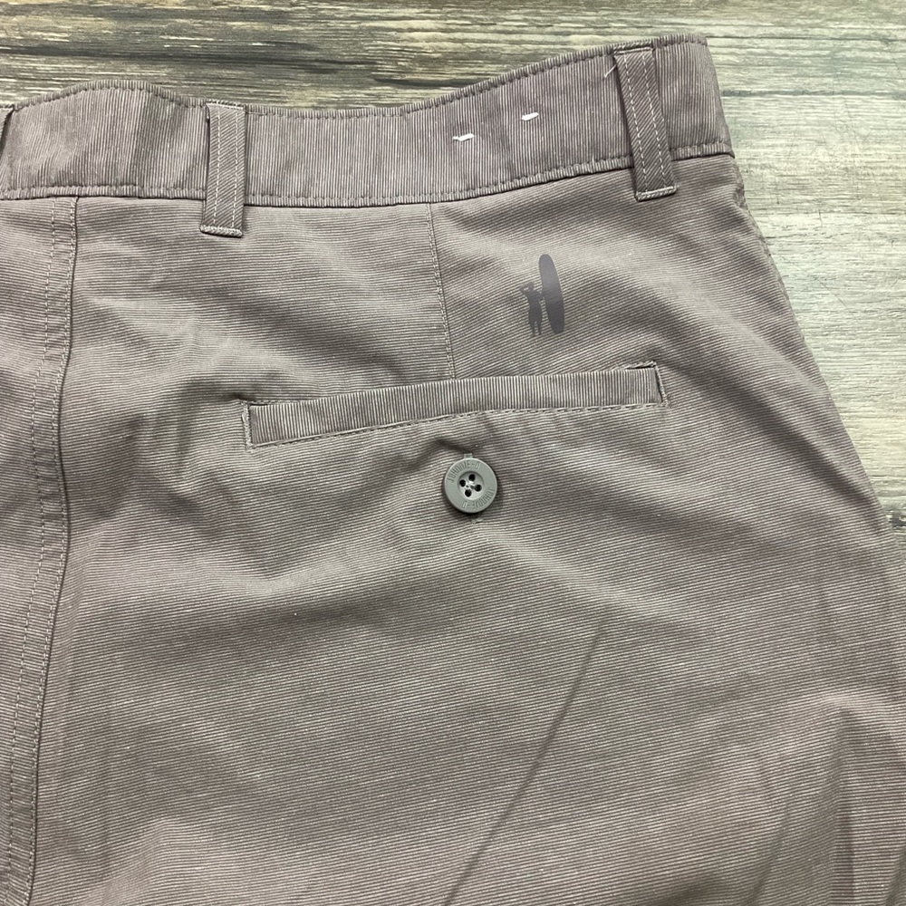 Johnnie-O Wyatt Performance Shorts Men's Sz 34 - Picture 7 of 7